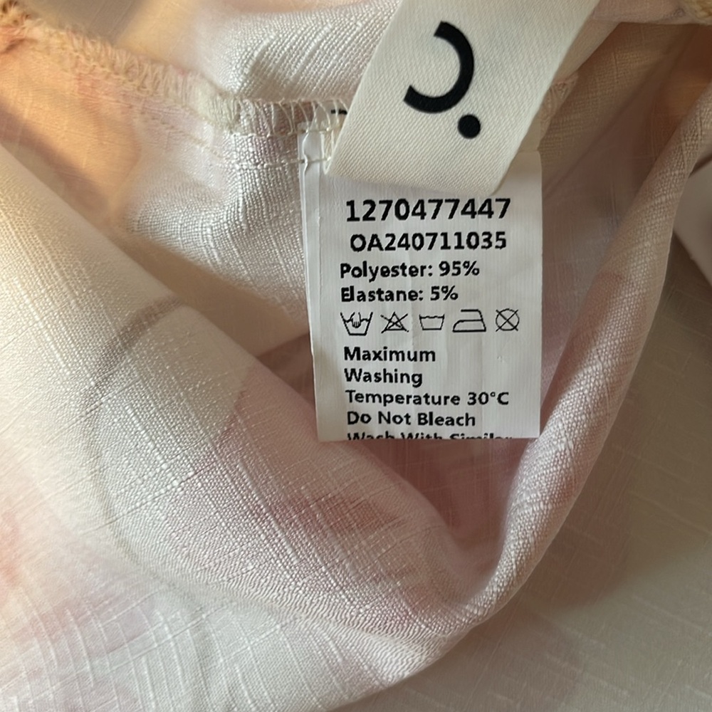 NWT.. Pink and White Floral Dress by Commense in size small. - Picture 7 of 7